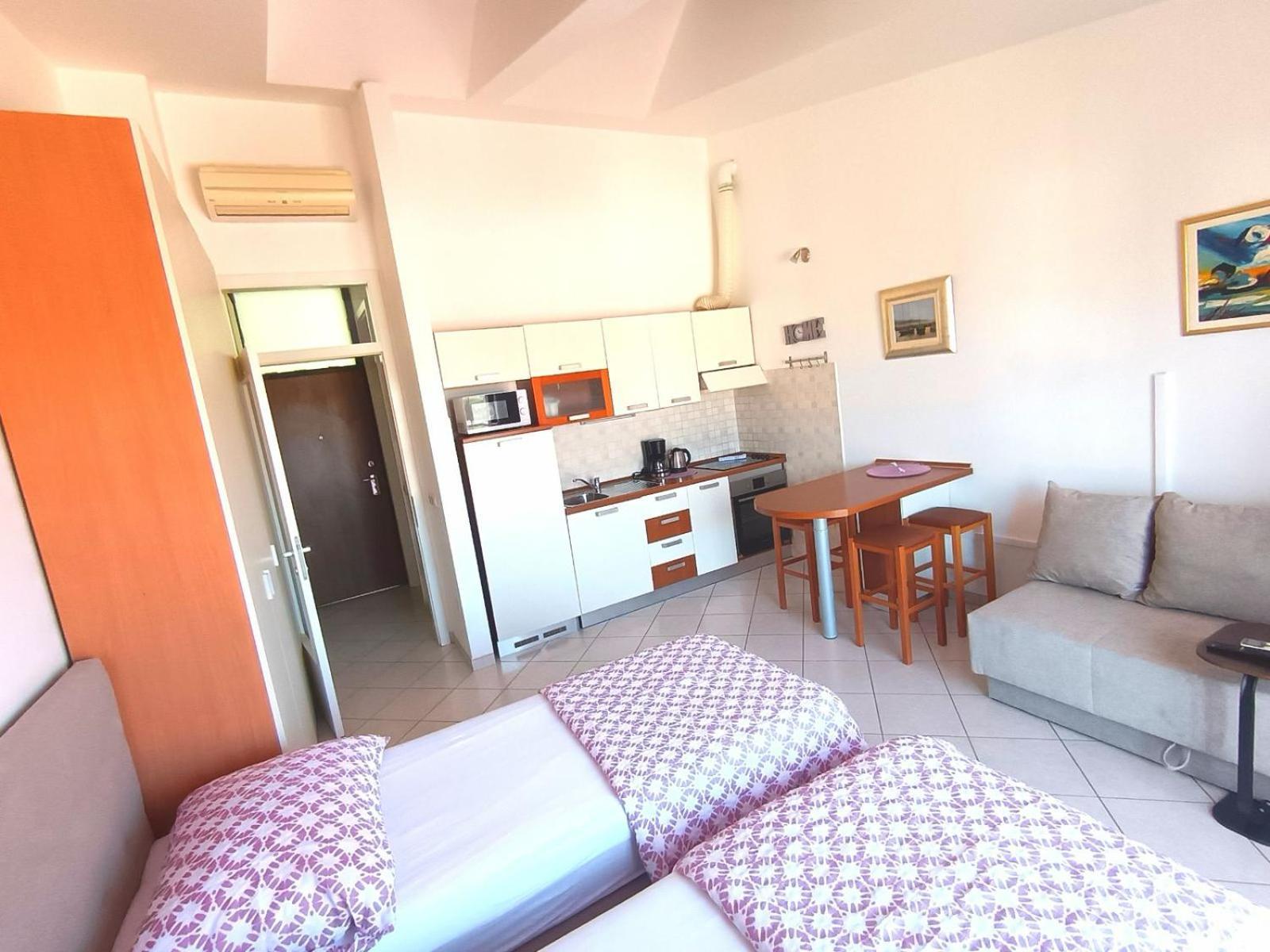 Seaview Apartment *